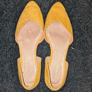 Yellow Old Navy pointed suede flats size 8